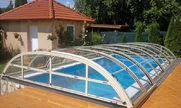 Bazénové zastrešenie ELEGANT NEO™ s použitím bielych profilov