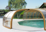 Hliníkové profily bazénového zastrešenia OLYMPIC ™ vo veľmi atraktívnej farebnej variante - drevodekor