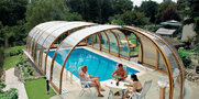 Kryt na bazén OLYMPIC ™ ponúka dostatok priestoru na relaxáciu alebo posedenie s priateľmi