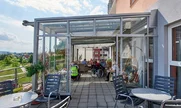 letná terasa zastrešená celoskleneným prestrešením CORSO GLASS