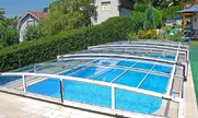 Model zastrešenia VIVA charakterizuje nízka konštrukcia a kombinácia bezkoľajového posunu segmentov s posunom po koľajnici