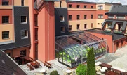 Pohľad na zastrešenú terasu wellness Hotela Panorama v Blansku