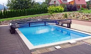 Posuvné zastrešenie bazéna VIVA ™ umožňuje jednoduchú reguláciu teploty vody v bazéne