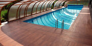 Priestor pre relaxáciu a odpočinok okolo bazénu poskytuje bazénové zastrešenie STYLE ™