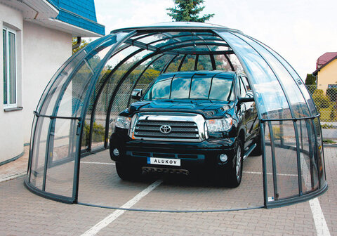 Prístrešok na auto ako plnohodnotná alternatíva murovanej garáže