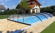 Stiahnuté bazénové zastrešenie ELEGANT so striebornou farbou hliníkových profilov