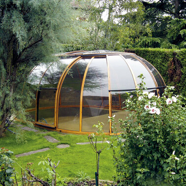SUNHOUSE zastrešenie terasy v záhrade rodinného domu, či chalupy, oválneho tvaru, z profilov drevodekor