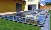 Zastrešenie bazénu CORONA výrazne urýchľuje ohrev vody v bazéne