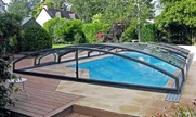 Zastrešenie bazénu IMPERIA NEO™ light s bočným vstupom od Alukov