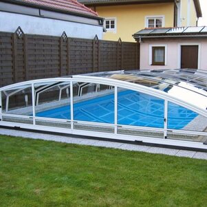 Zastrešenie bazénu IMPERIA NEO™ light zvyšuje rýchlosť ohrevu vody vo Vašom bazéne