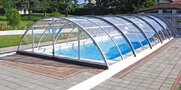 Zastrešenie bazénu UNIVERSE od výrobcu kvalitných krytov na bazén Alukov